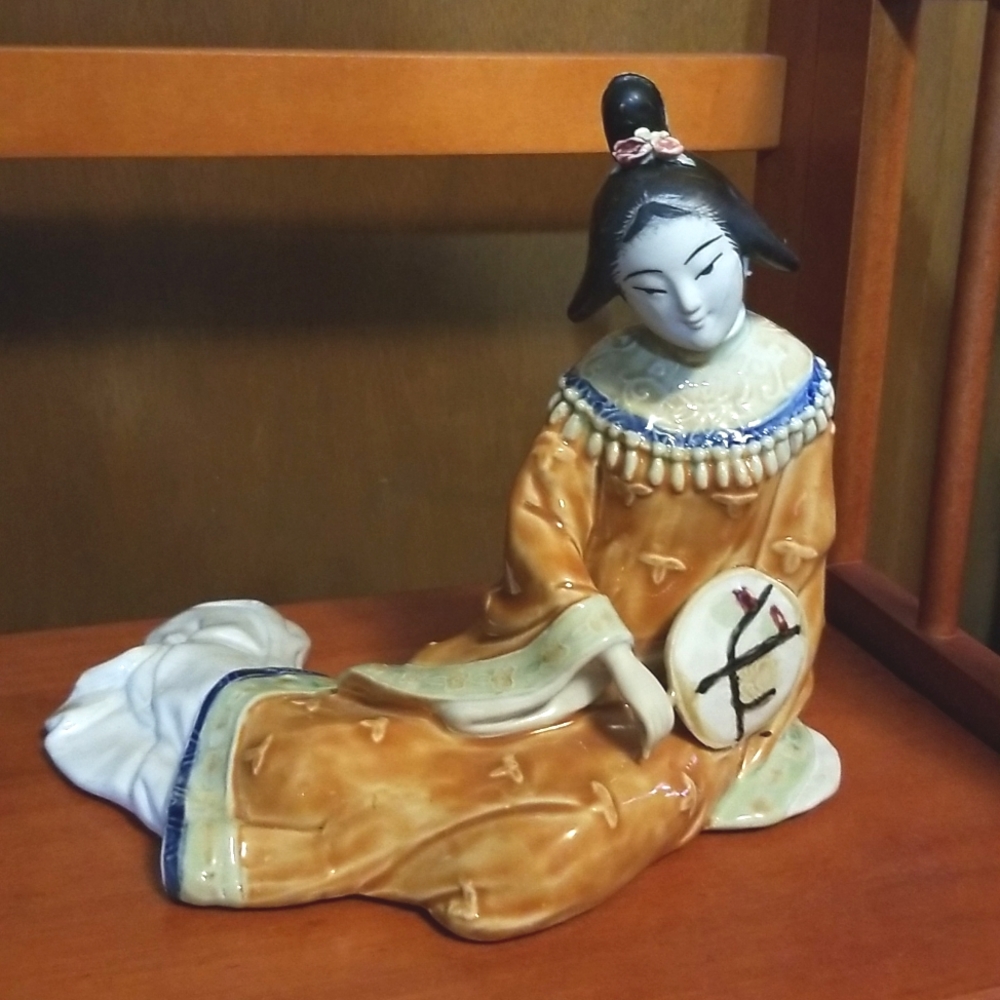 Shiwan Style Chinese Porcelain Lady